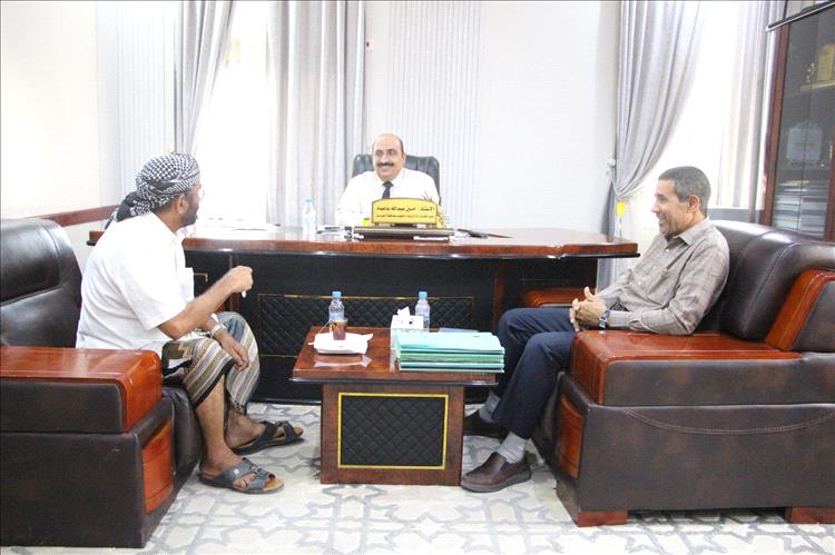 مدير تربية ساحل حضرموت يطلع على نشاط المطبخ المدرسي بالمحافظة ويشيد بخدماته