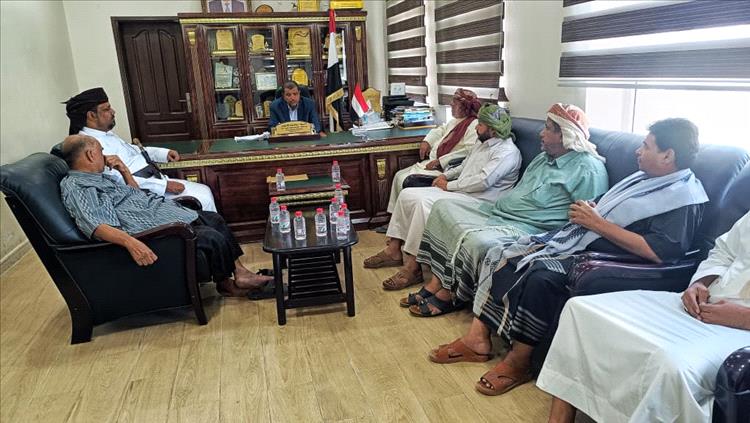 لجنة التهدئة تناقش إضراب المعلمين وتتوصل لحلول توافقية لمستحقاتهم في المهرة