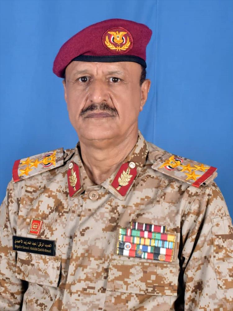 قائد لواء الشهيد احمد سيف اليافعي يعزي العميد سامي السعيدي بوفاة والدته