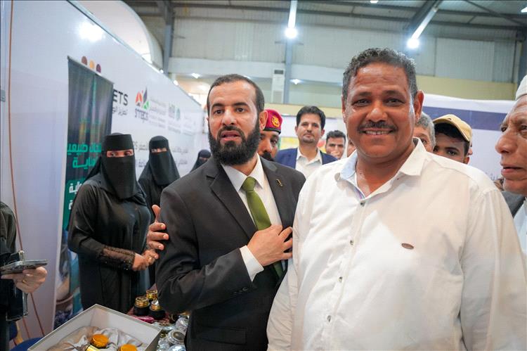 السلطان البارك في حضرة المحافظ الرباش