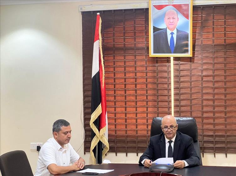 وزير المياه والبيئة يفتتح جلسة نقاشية حول المياه والطاقة والاستدامة البيئية بعدن