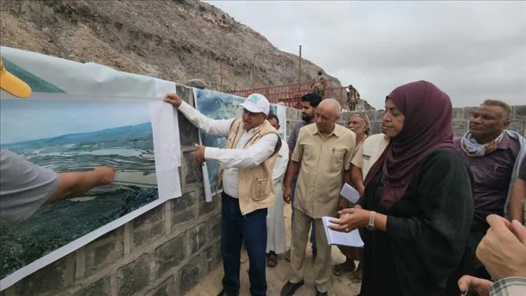 فريق أممي يتفقد أضرار السيول في ريف المخا ويجدد دعمه للمشاريع الزراعية