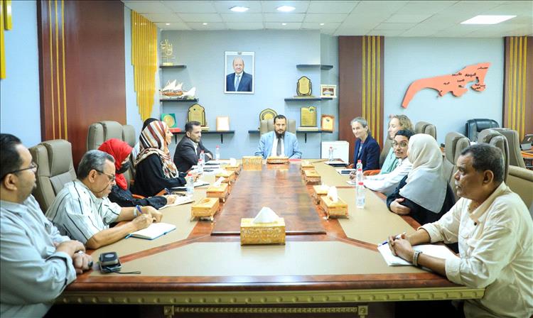 المحافظ عبد الرحمن شيخ يبحث مع السفيرة الهولندية تعزيز دعم التنمية في العاصمة المؤقتة عدن