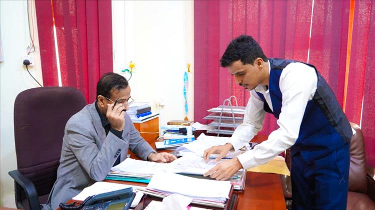 محافظ شبوة يناقش مع قيادة مكتب الأشغال حماية المخططات العامة من التجاوزات