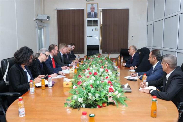 هانس غروندبرغ يبحث في عدن إنقاذ اقتصاد اليمن