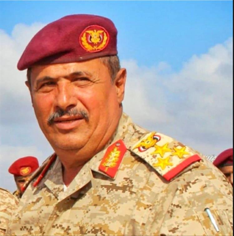 قائد محور ابين يعزي العميد سامي السعيدي بوفاة والدته