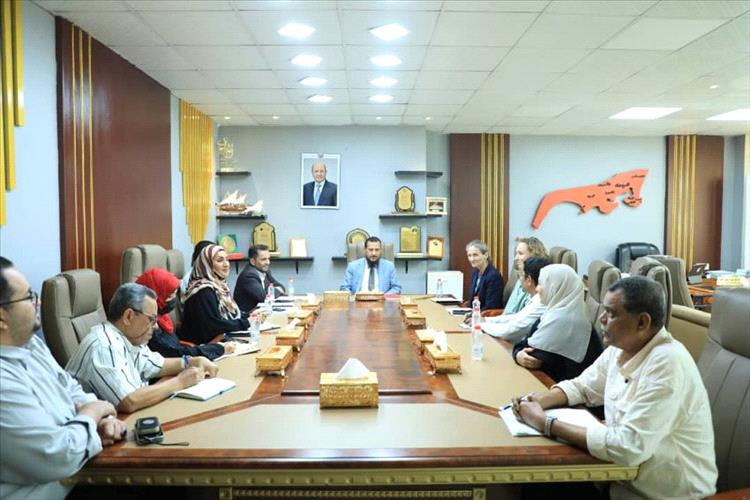 محافظ عدن يبحث مع السفيرة الهولندية تعزيز التعاون التنموي والخدمي