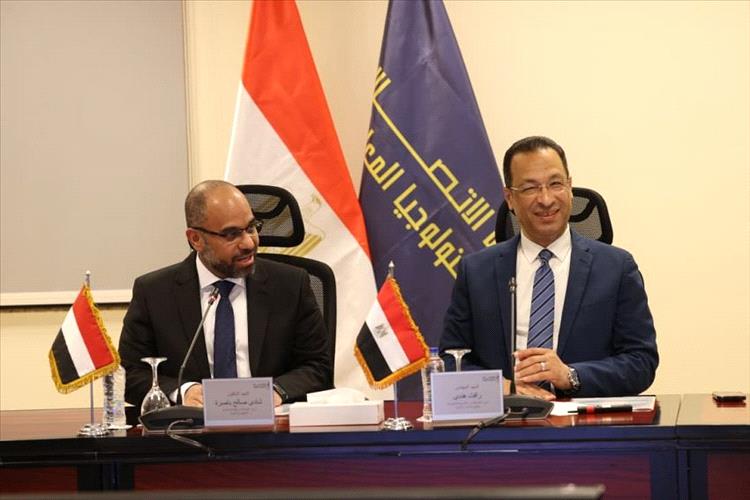 وزير الإتصالات يبحث مع نظيره المصري تعزيز التعاون المشترك