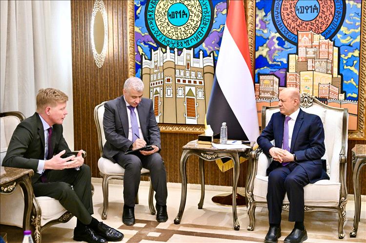 رئيس مجلس القيادة: استمرار ارتهان المليشيات الحوثية للنظام الإيراني يبقي هدف استعادة مؤسسات الدولة في صدارة الاولويات