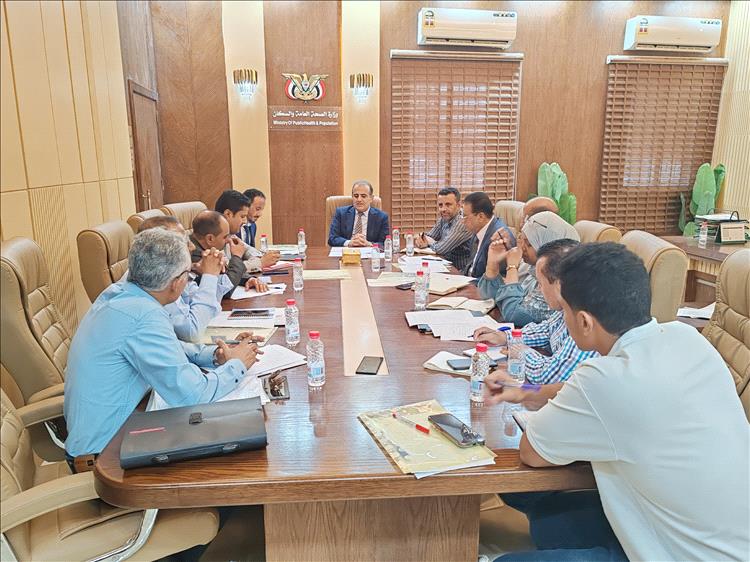 وزير الصحة يرأس اجتماع المجلس العام للمعاهد الصحية في عدن