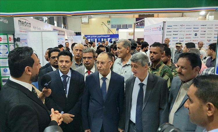 الوزير الأشول يتفقد أجنحة المعرض الأول للصناعات الوطنية بعدن ويؤكد المضي نحو توسيع قاعدة الإنتاج المحلي