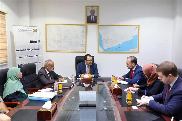 وزير الكهرباء يبحث مع مستشار المبعوث الأممي سبل تطوير البنية التحتية للطاقة