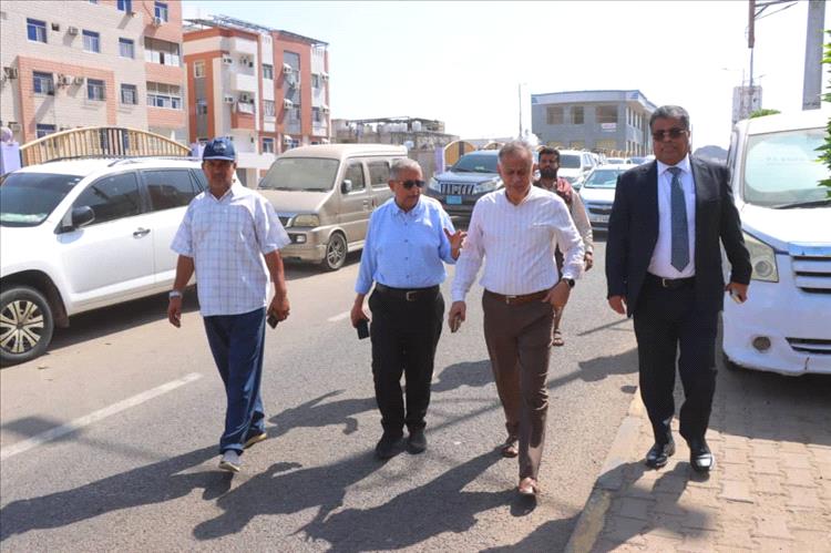 الشاذلي يشرف ميدانيًا على حملة النظافة في المعلا ويوجّه بتكثيف الأعمال ورفع المخلفات