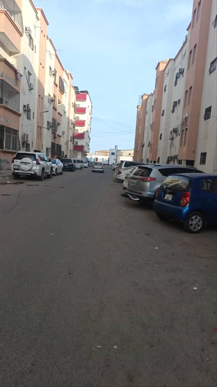 معاناة صامتة منذ ثلاث سنوات.. سكان حي الخيرات بعدن يرفعون شكوى عاجلة بسبب انقطاع المياه