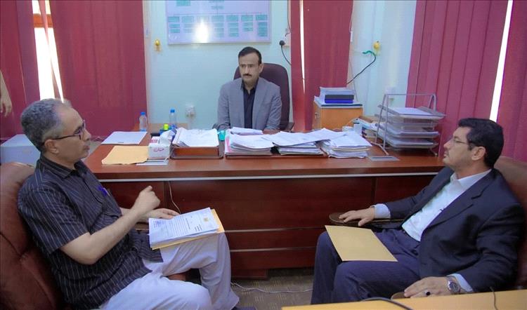 المحافظ بن الوزير يوجّه بتوسعة طريق عتق – خمر للحد من الحوادث المرورية وتعزيز السلامة العامة