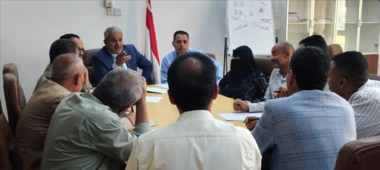وكيل محافظة تعز يناقش تعزيز الجاهزية للكوارث ويؤكد تسريع الاستجابة الطارئة