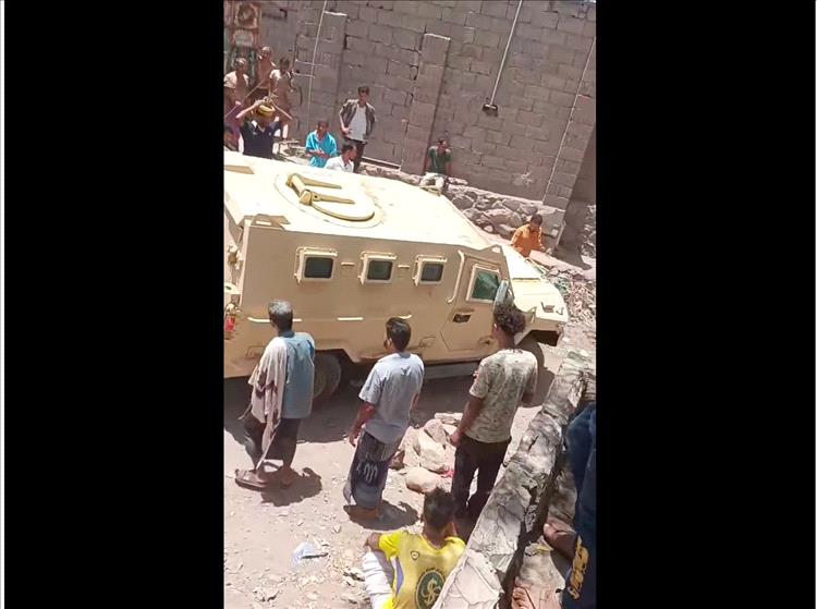 عاجل : توتر مفاجئ في ردفان.. اشتباكات بين قوات أمنية وأهالي منطقة سليك (فيديو)