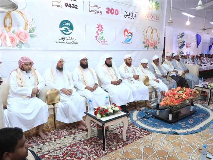 الشحر تحتفي بمرور 30 عاماً على مشروع الزواج الجماعي.. تزويج 200 عريس وعروس في حضرموت