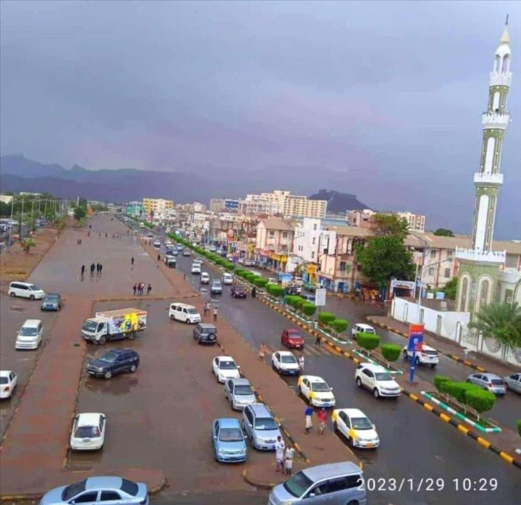 حادث مأساوي في خور مكسر.. مصرع عاملين أثناء إزالة عقار قديم