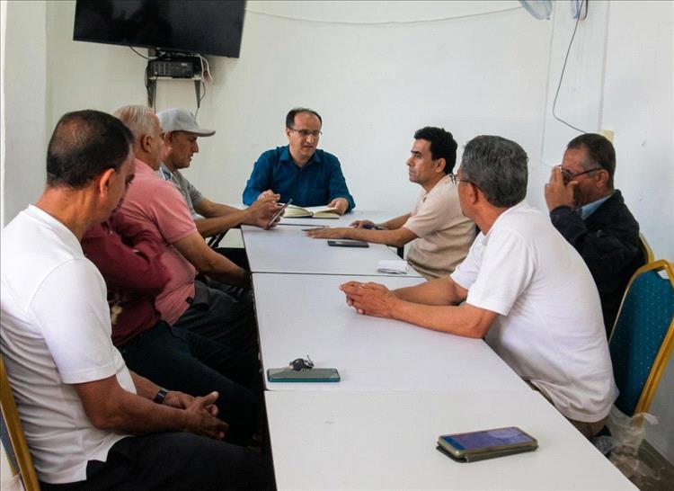 مكتب الشباب واتحاد الكرة بتعز يبحثان روزنامة الفئات العمرية وبطولة وفاء للقدسي