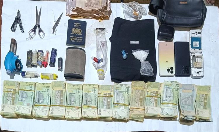 مكافحة المخدرات تداهم وكراً لعصابة ترويج “الشبو” شرق المكلا وتضبط متهمين وكميات مخدرة