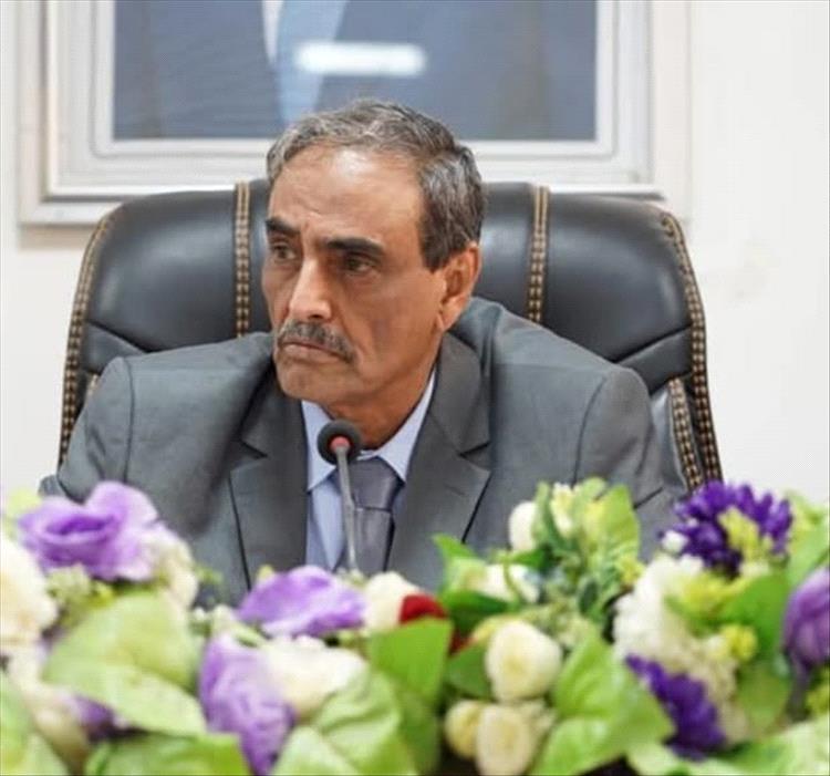 مدير مكتب وزارة الخارجية بمحافظة شبوة يعزي الأمين العام هشلة في وفاة والدته