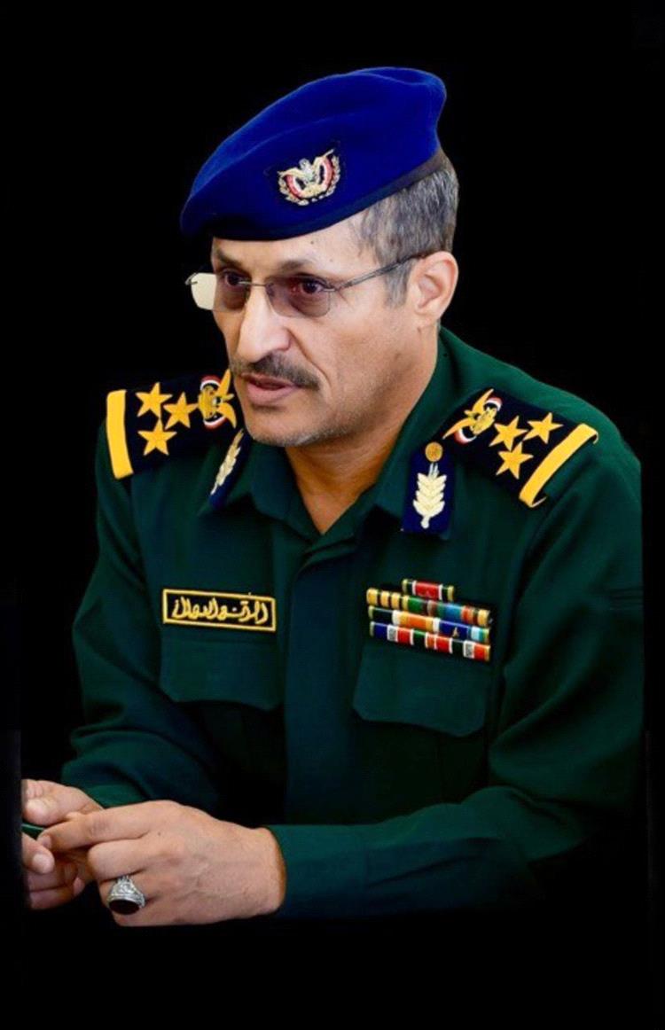 العميد أحمد علي الحميقاني يعزي السعيدي بوفاة والدته