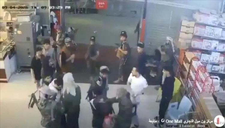إغلاق مفاجئ لمركز تجاري في إب وسط اتهامات بانتهاكات بحق التجار والموظفين