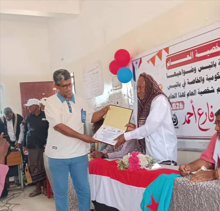 باتيس ..ثانوية الفقيد بالليل شيخ الرهوي تكرم علم من اعلام المنطقة في الحفل السنوي لمنصة شخصية العام