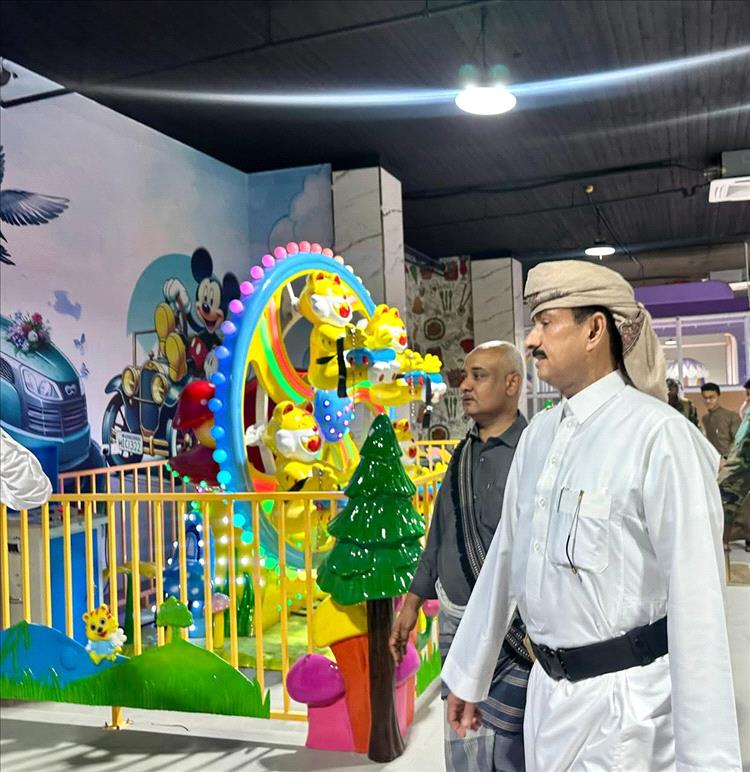 المحافظ بن الوزير يتفقد التجهيزات الجارية لافتتاح أكبر مشروع تجاري “شبوة مول”