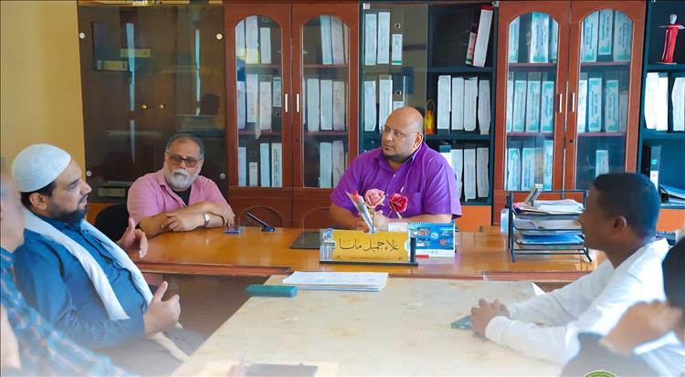 مدير تربية صيرة يناقش مع مؤسسة الهجرة سبل تحسين العملية التعليمية بالمديرية