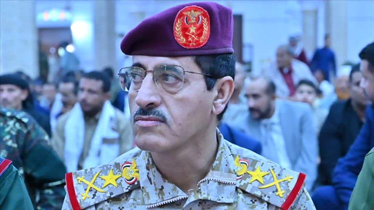 عاجل : وزير الدفاع يعود الى عدن عقب زيارة ناجحة الى حضرموت ومأرب