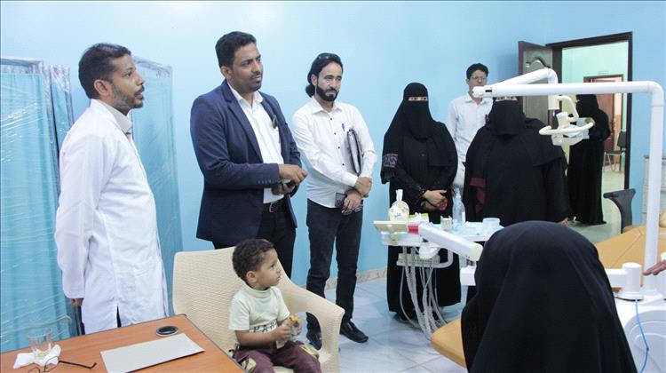 مدير مكتب وزارة الصحة العامة والسكان بساحل حضرموت يطلع على نشاط دائرة الصحة المدرسية