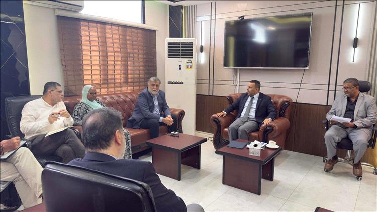 وزارة الصحة ومنظمة الصحة العالمية تبحثان تعزيز الشراكة وتدشين حملة رش ضبابي لمكافحة الأوبئة