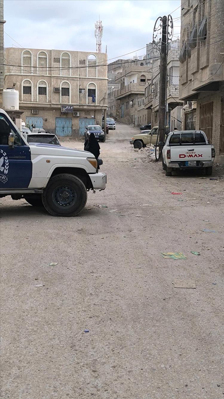 ضربة أمنية في المكلا: الإطاحة بشبكة توثّق وتنشر ممارسات صادمة