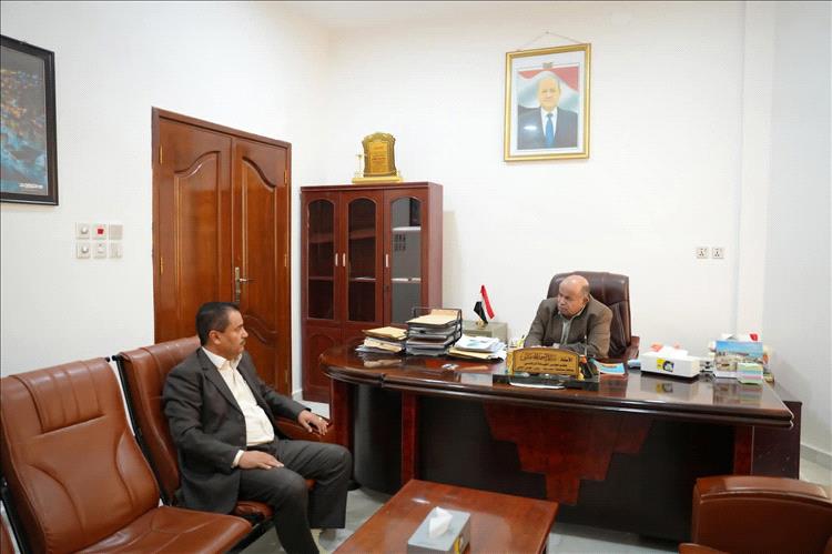 الخنبشي يطلع على أوضاع مديريات وادي وصحراء حضرموت وملف الكهرباء والمنحة السعودية