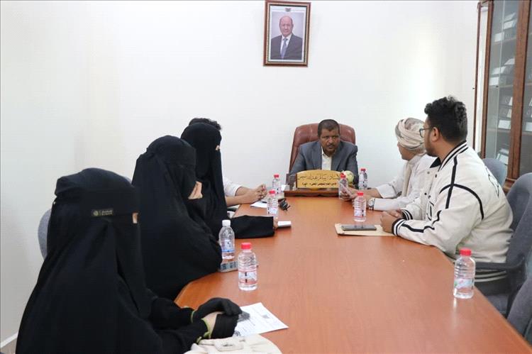 الأمين العام لمحلي المهرة يؤكد دعم السلطة المحلية لجهود مكافحة الابتزاز الإلكتروني وتعزيز الأمن الرقمي