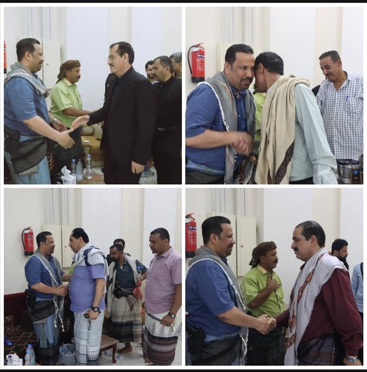 حشود كبيرة تقدمهم وزراء الدفاع والداخلية والرياضة يقدمون واجب العزاء للعميد سامي السعيدي واخوانه بوفاة والدتهم