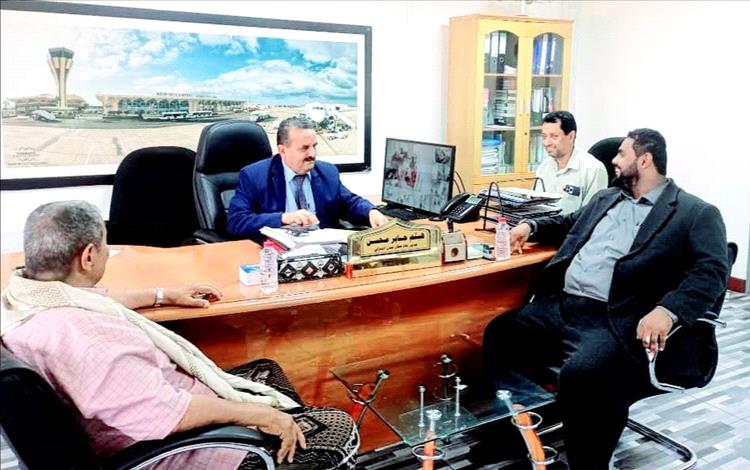 الدكتور الصولبة يزور مطار عدن الدولي ويلتقي بالمدير العام
