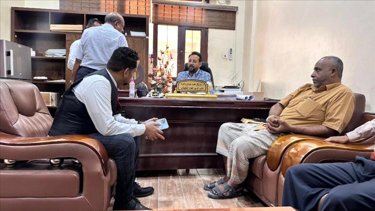 هيئة الأدوية بعدن تدعو لتعزيز التصنيع المحلي وتحقيق الأمن الصحي