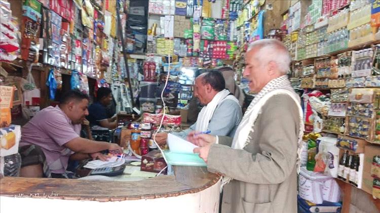 حملة رقابية تضبط مخالفات سعرية في بير باشا وخط الضباب بتعز