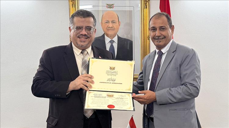 سفارة الجمهورية اليمنية في كوالالمبور تكرّم العقيد محمد حسين أحمد صديق مدير مركز الأحوال المدنية بالسفارة