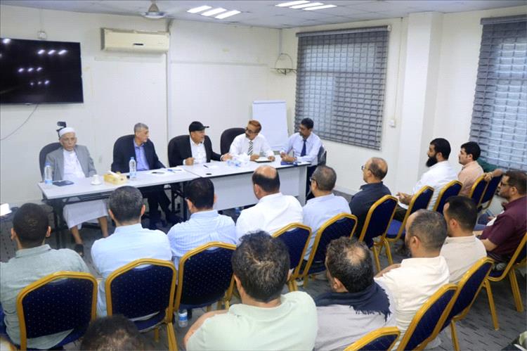 اجتماع في عدن يناقش تعزيز الشراكة بين الحكومة والقطاع الخاص لضبط الأسواق ومعالجة التحديات