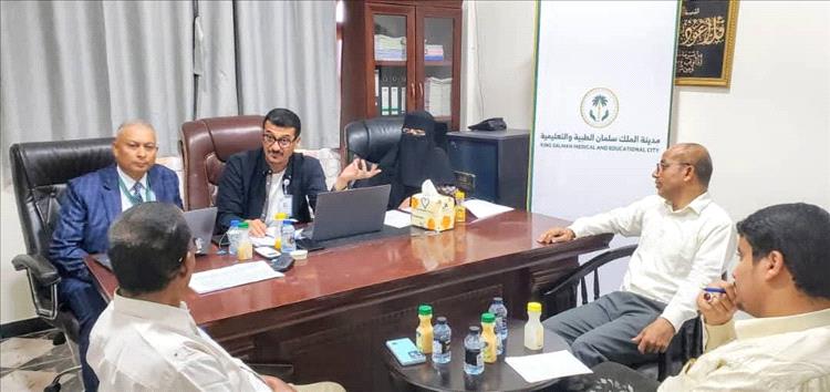 لقاء تنسيقي لبحث تشغيل المدينة الطبية وتمكين الكوادر المحلية بالمهرة