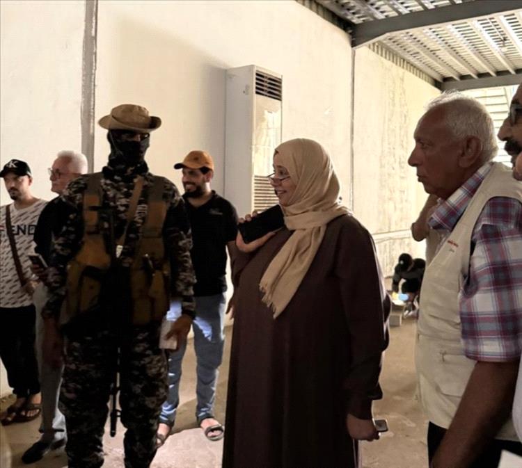 نيابة الصناعة والتجارة بعدن تُغلق مستودع أدوية لشركة وهمية