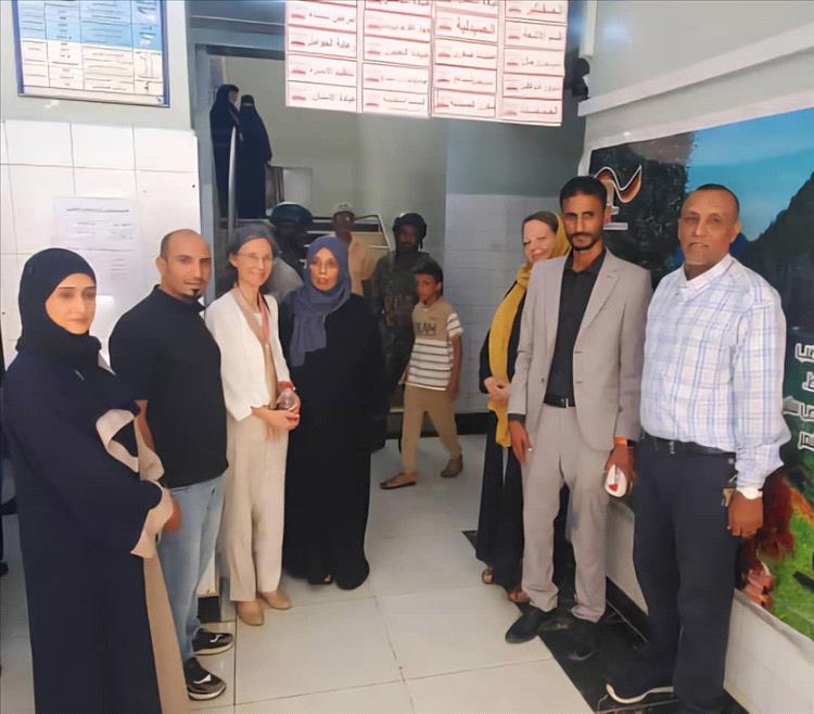 السفيرة الفرنسية تزور مجمع الميدان الصحي بمديرية صيرة بعدن