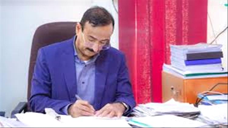 محافظ شبوة يوجه باعتماد ثلاثة مشاريع جديدة لمديرية دهر