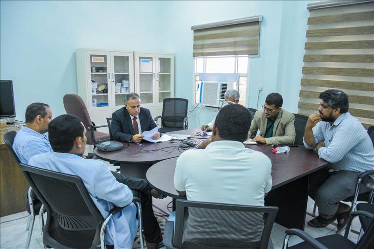 رئيس جامعة عدن يناقش سبل تطوير المنظومة الإلكترونية للجامعة