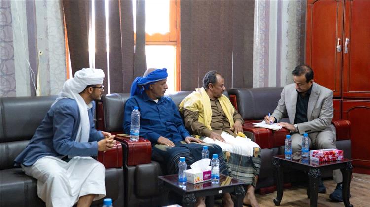 المحافظ بن الوزير يوجّه باعتماد المرحلة الأولى لطريق مديرية دهر وترميم عقبة ضوب