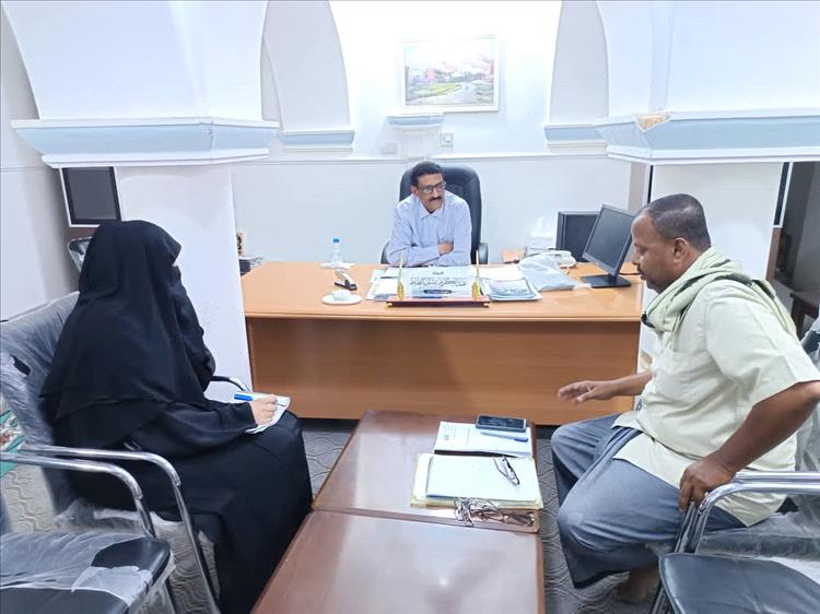 مدير عام تريم يلتقي الباحثين الميدانيين لمسح تتبع حالات النزوح